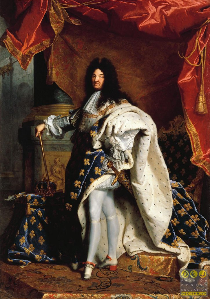  Vua louis XIV sử dụng vải satin để trang trí cung điển versailles