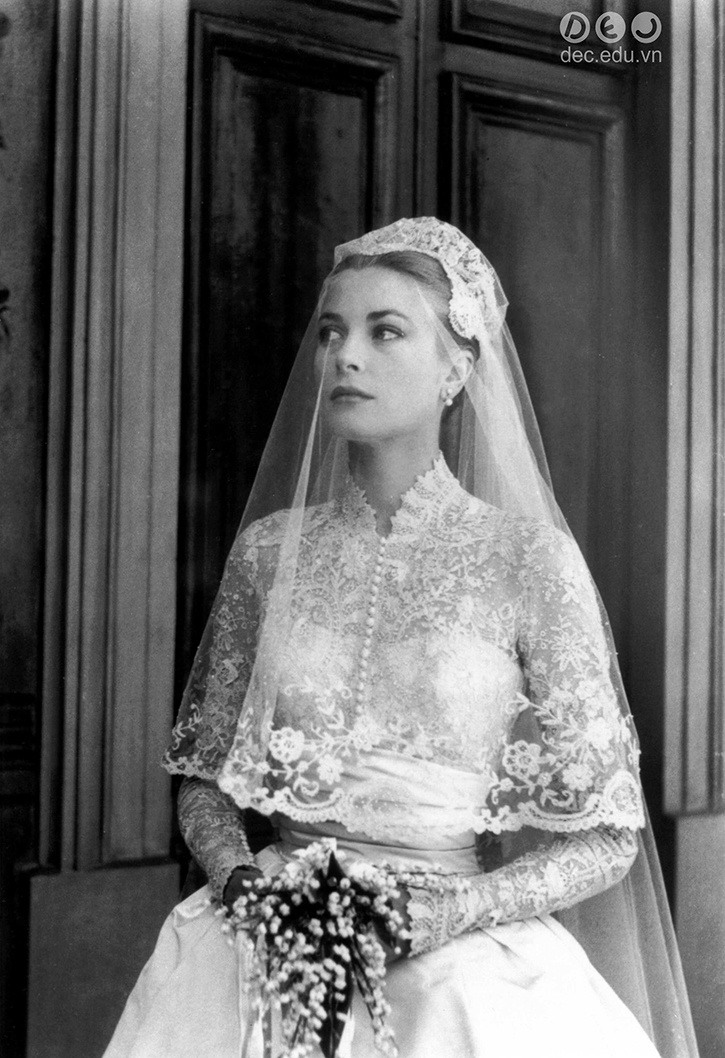 Chiếc váy cưới làm bằng ren đẹp tuyệt trần của công nương Grace Kelly