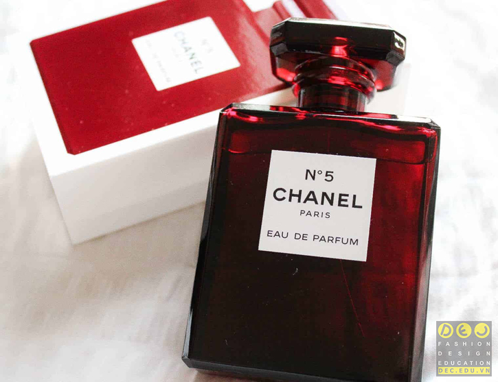 Hình ảnh những chai nước hoa Chanel No.5 ngày nay 
