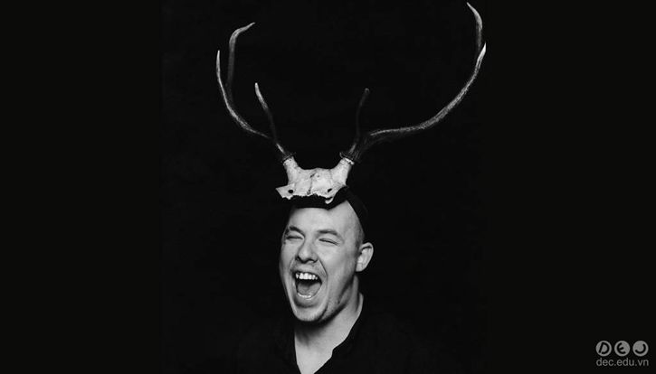  photo cau-chuyen-alexander-mc-queen- hoc-cat-may 7_zpsog4u58na.jpg