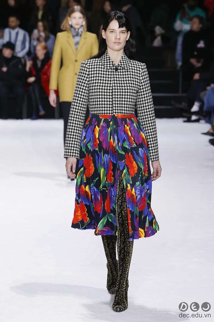 BS-thoi-trang -Ready-to-Wear -Balenciaga-Thu-Dong- 2018 17_zps2hhieb6r.jpg