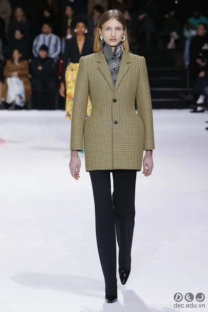 BS-thoi-trang -Ready-to-Wear -Balenciaga-Thu-Dong- 2018 18_zpszi3rb4un.jpg