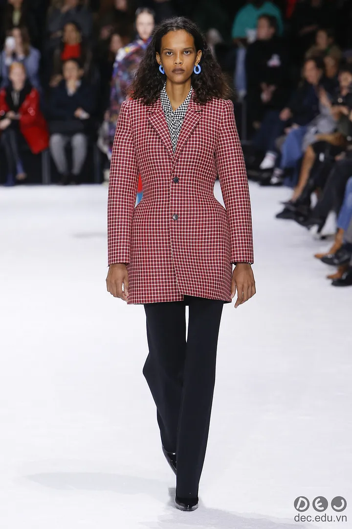BS-thoi-trang -Ready-to-Wear -Balenciaga-Thu-Dong- 2018 28_zpszw4dzexn.jpg