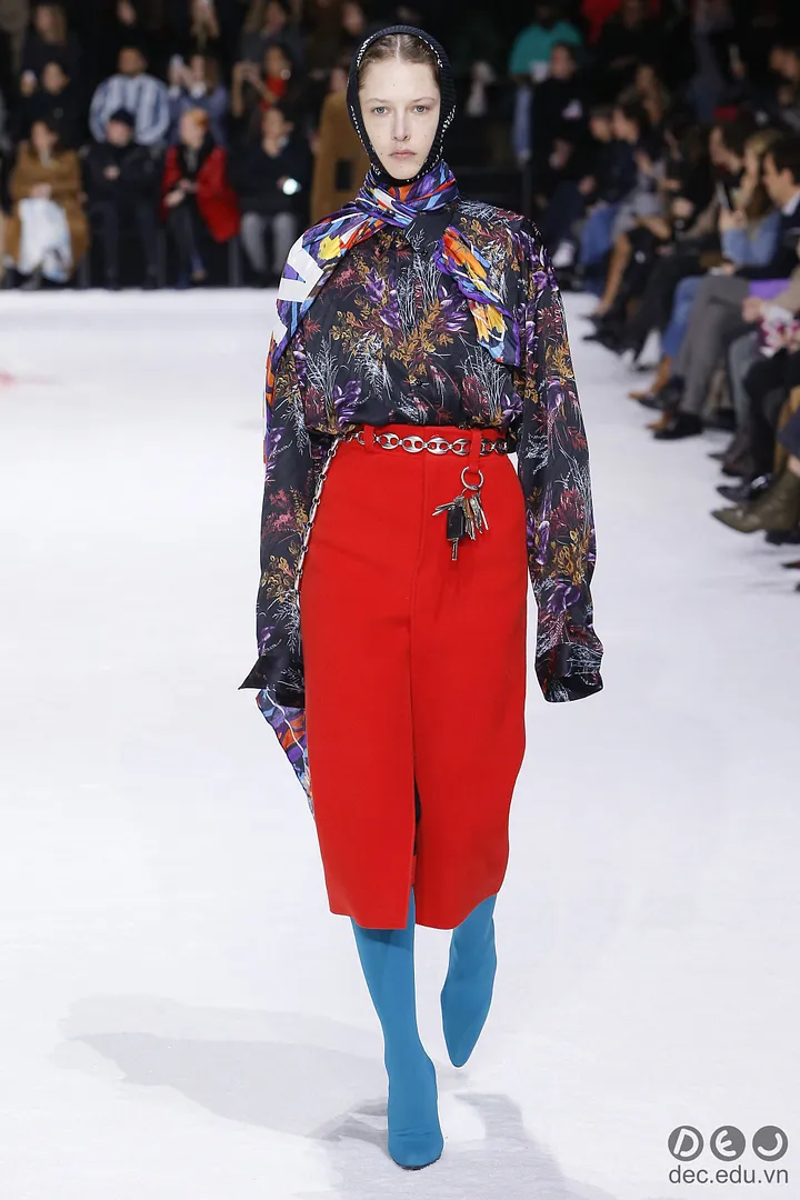BS-thoi-trang -Ready-to-Wear -Balenciaga-Thu-Dong- 2018 29_zpspqdq3ov9.jpg