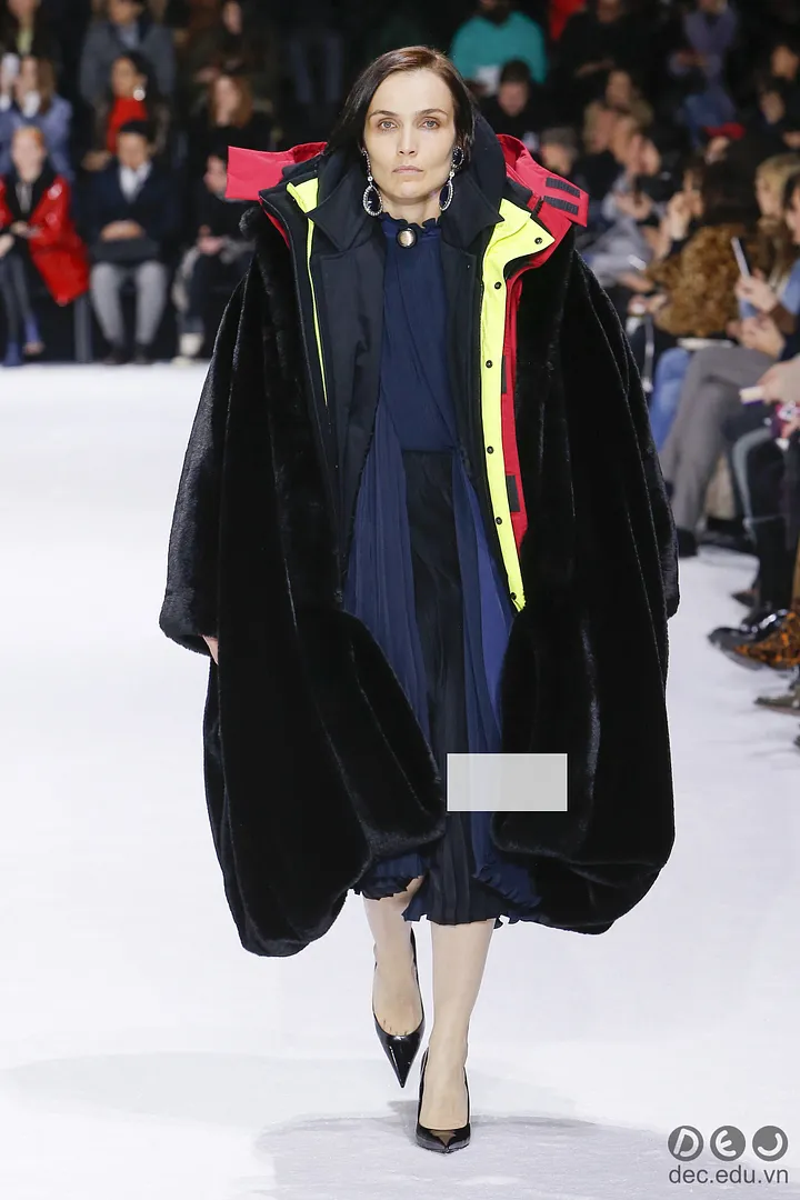 BS-thoi-trang -Ready-to-Wear -Balenciaga-Thu-Dong- 2018 74_zpszugkttz6.jpg