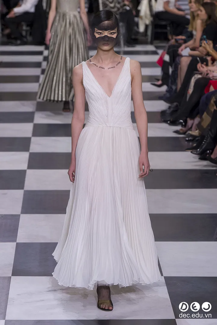 BST-thoi-trang-Dioir-xuan-2018-Couture 38_zpscr8znl7o.jpg