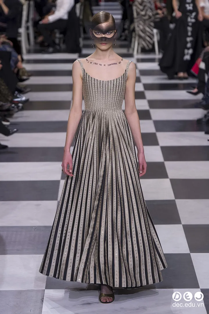 BST-thoi-trang-Dioir-xuan-2018-Couture 39_zpss5xj3nct.jpg