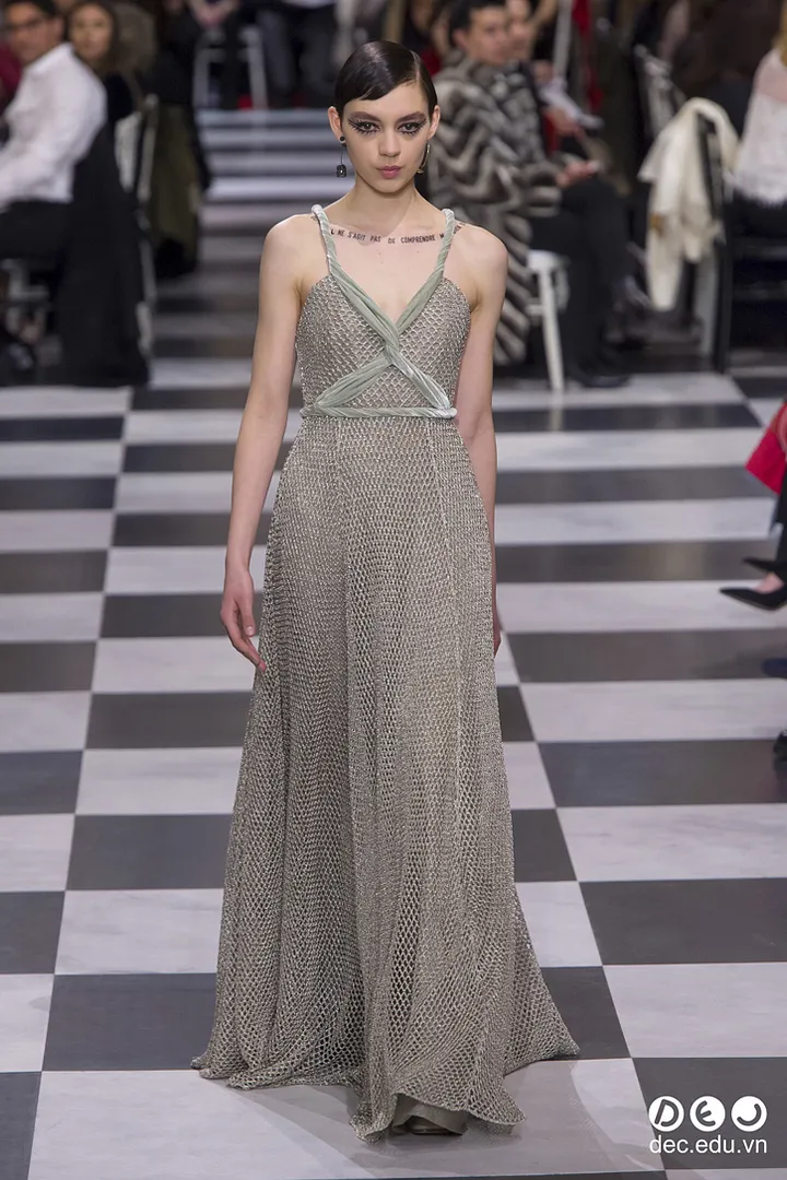 BST-thoi-trang-Dioir-xuan-2018-Couture 43_zpscjzz7zfq.jpg