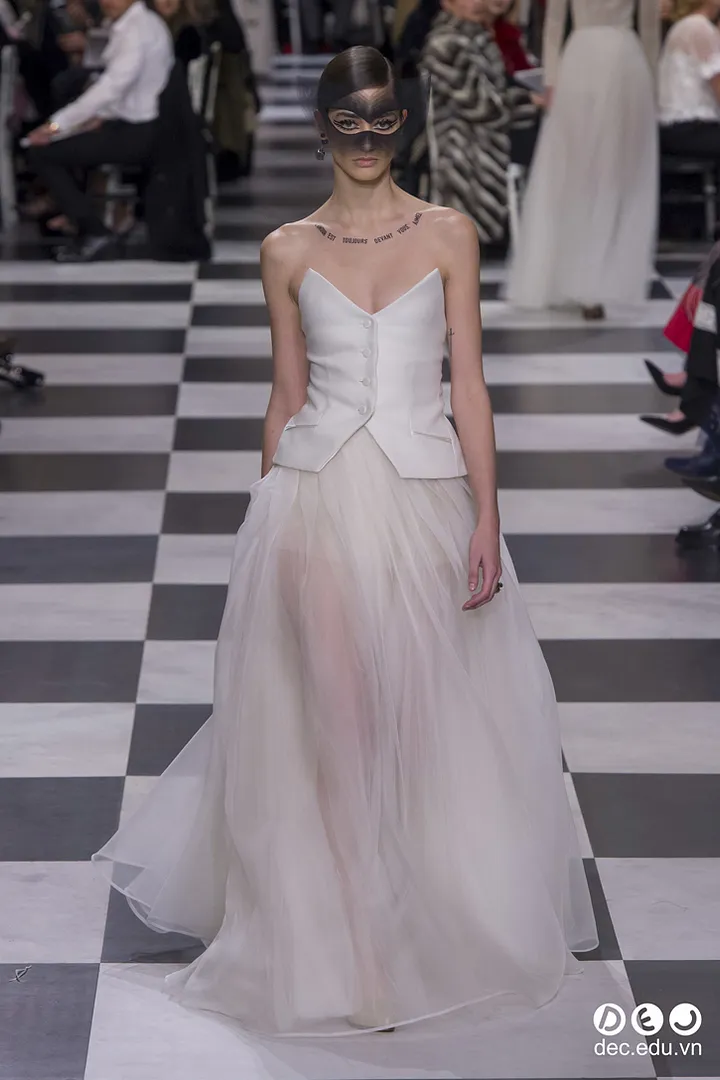 BST-thoi-trang-Dioir-xuan-2018-Couture 63_zpszcpcqnaz.jpg