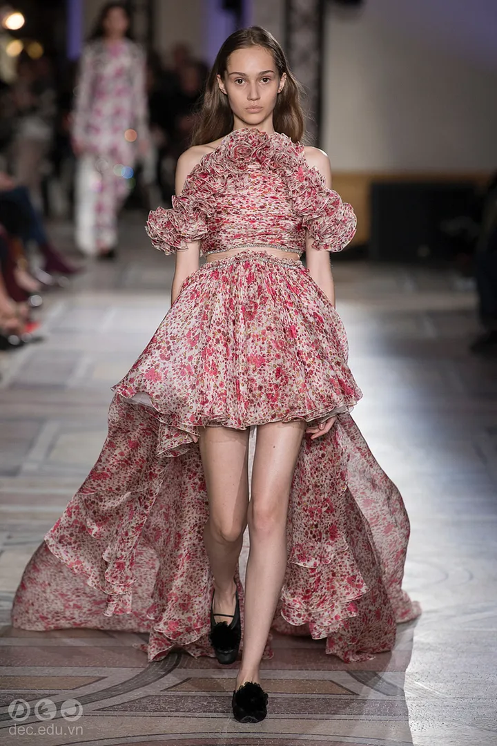 BST-thoi-trang-Giambattista-Xuan-2019-couture 17_zpshdei1bvh.jpg
