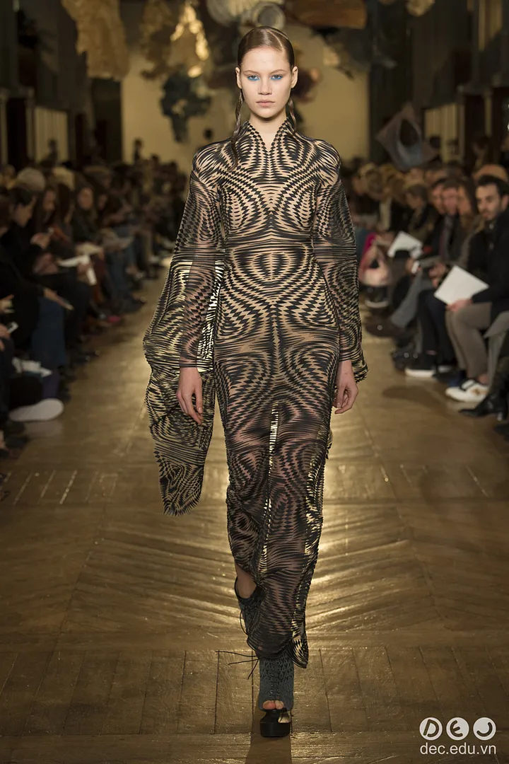 BST-thoi-trang-Iris-van-Herpen-Xuan-2018-Couture 12_zps17va2fes.jpg