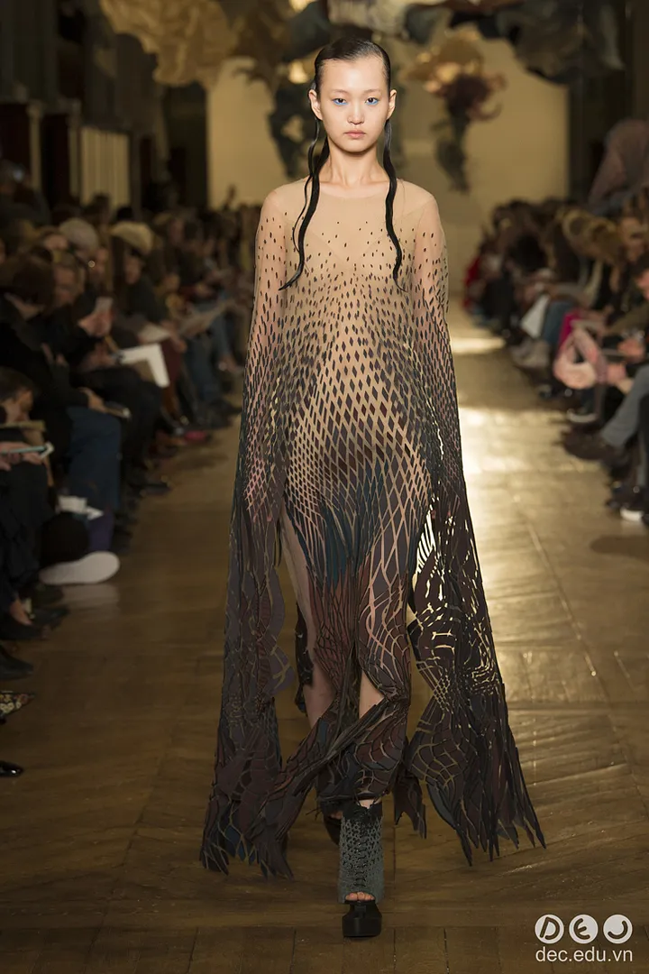 BST-thoi-trang-Iris-van-Herpen-Xuan-2018-Couture 16_zpsppqsx8vn.jpg