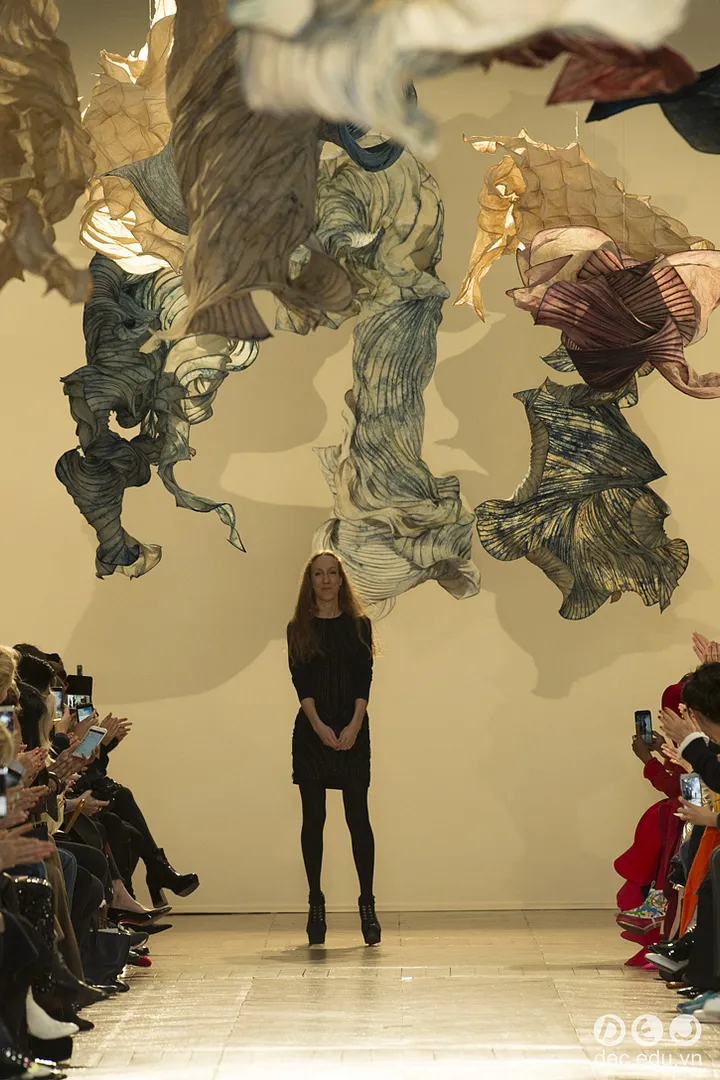 BST-thoi-trang-Iris-van-Herpen-Xuan-2018-Couture 23_zpsv2jdqrqs.jpg