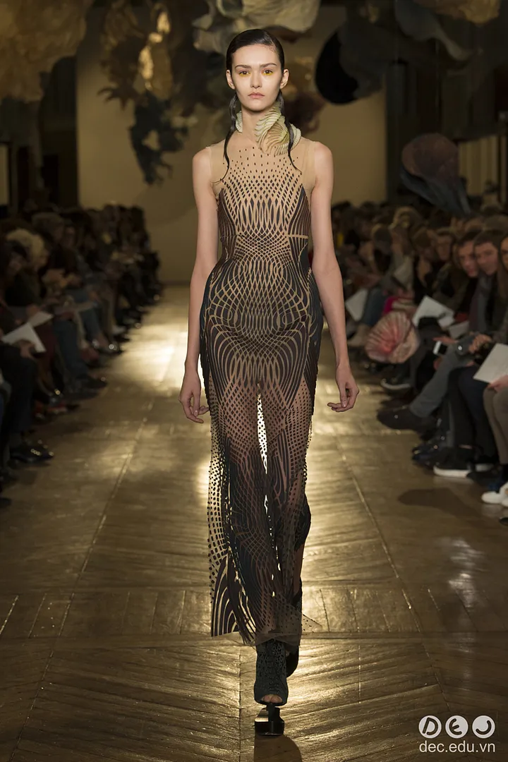 BST-thoi-trang-Iris-van-Herpen-Xuan-2018-Couture 8_zpsbydvyrm2.jpg