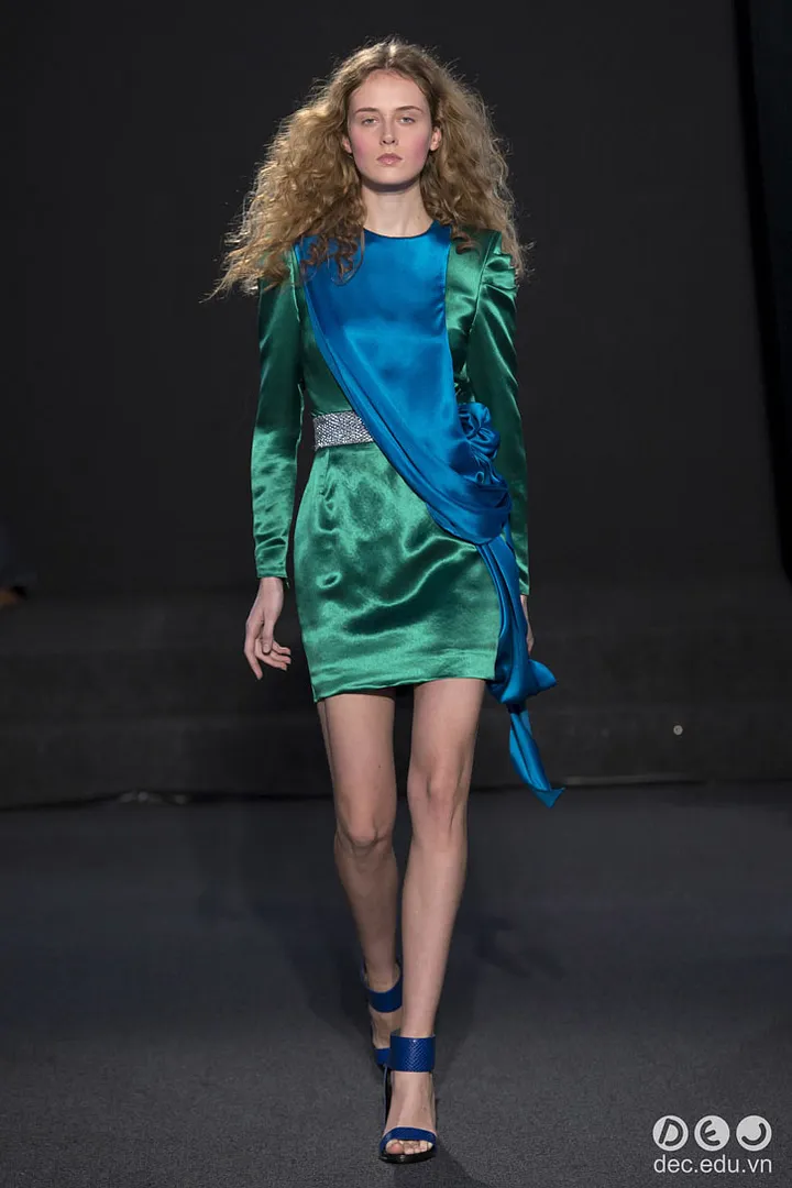 BST-thoi-trang-Ronald-van-der-kemp-Xuan-2018-couture 11_zpsz9w1rsnn.jpg