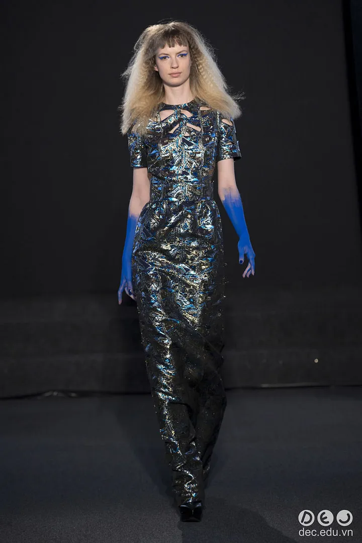 BST-thoi-trang-Ronald-van-der-kemp-Xuan-2018-couture 15_zpsj1u9igst.jpg