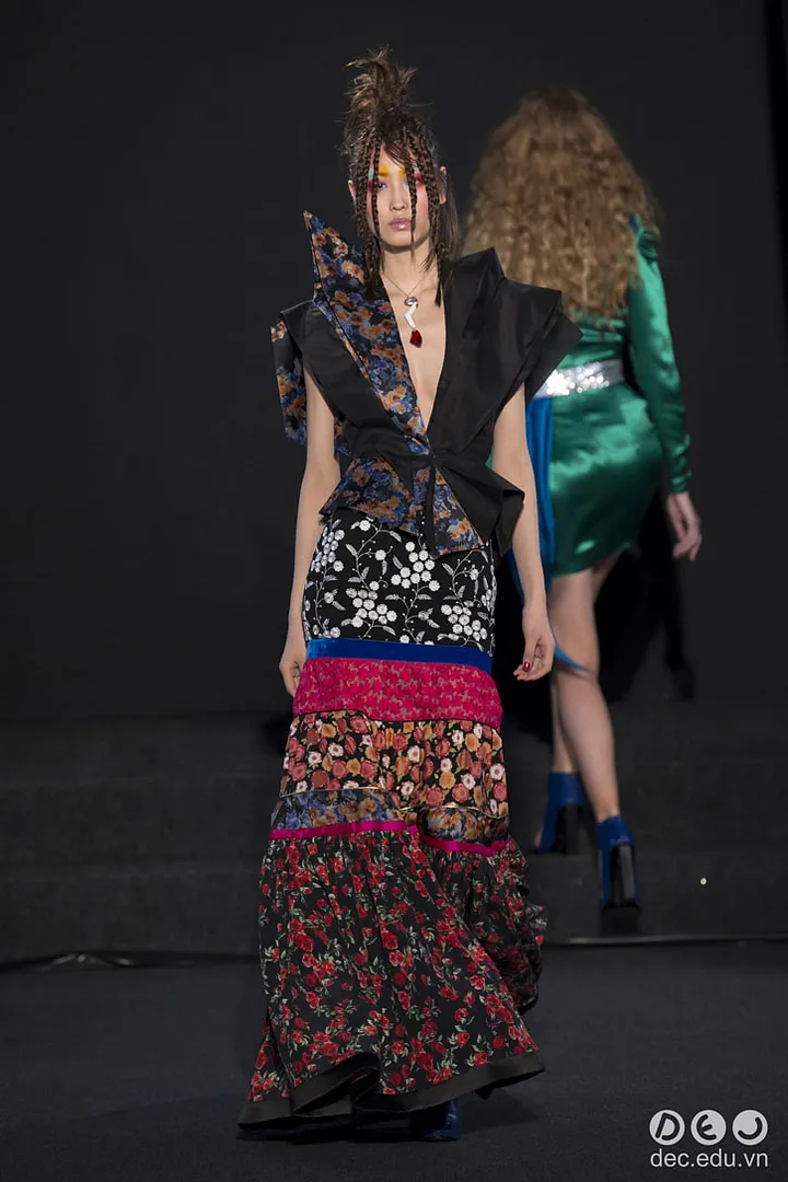 BST-thoi-trang-Ronald-van-der-kemp-Xuan-2018-couture 16_zpswzvszgtr.jpg