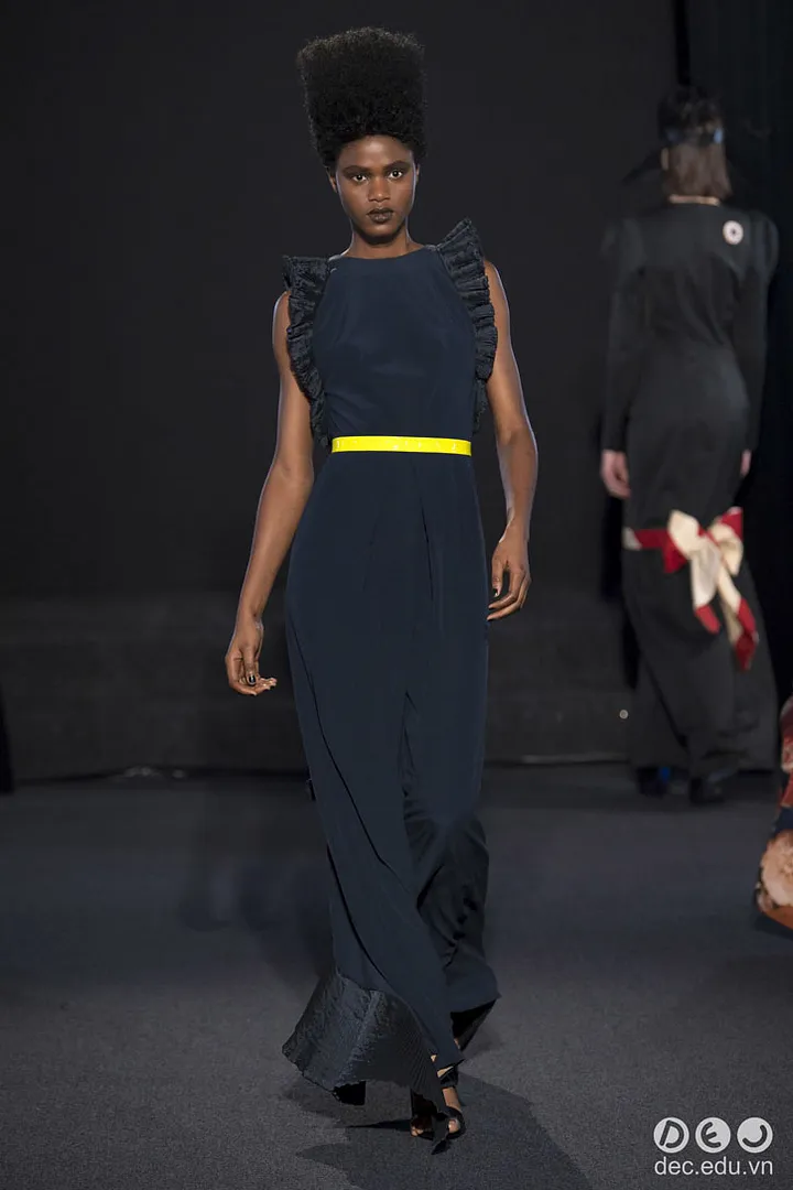  photo BST-thoi-trang-Ronald-van-der-kemp-Xuan-2018-couture 17_zpswg7qgboy.jpg