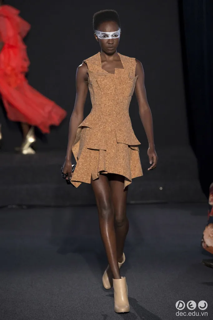 BST-thoi-trang-Ronald-van-der-kemp-Xuan-2018-couture 22_zps4mrdlt7i.jpg