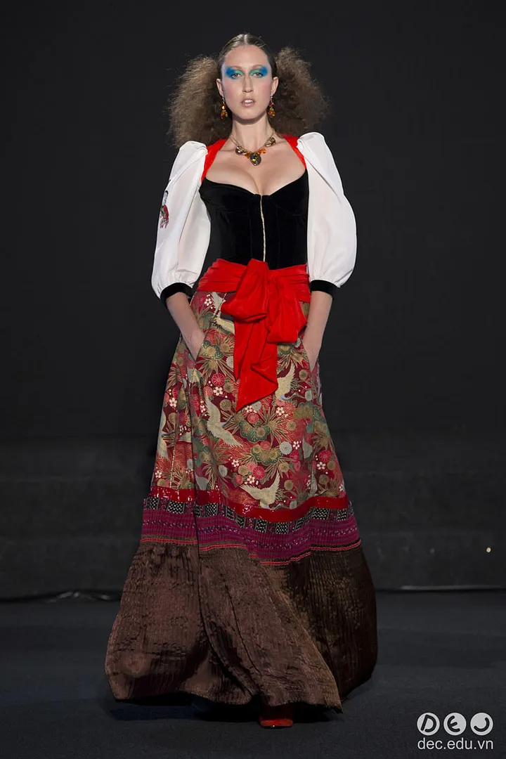 BST-thoi-trang-Ronald-van-der-kemp-Xuan-2018-couture 28_zpsvhsuqqdk.jpg