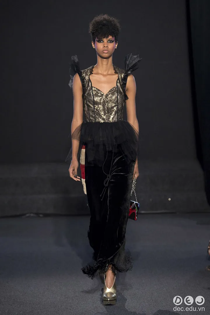 BST-thoi-trang-Ronald-van-der-kemp-Xuan-2018-couture 30_zpsf1lgiggm.jpg