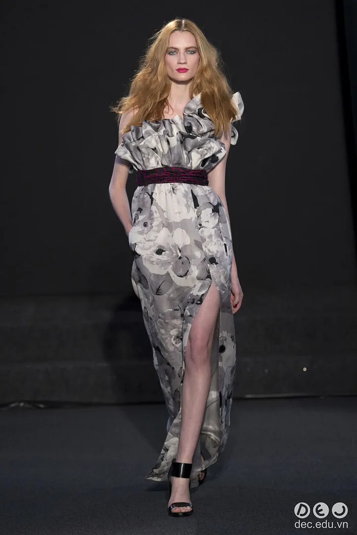 BST-thoi-trang-Ronald-van-der-kemp-Xuan-2018-couture 9_zpsabhzzinr.jpg