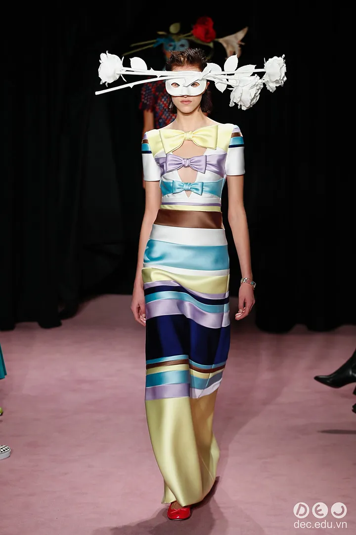 BST-thoi-trang-Viktor-amp-Rolf-Xuan-2018-Couture 10_zpsjjdabruh.jpg