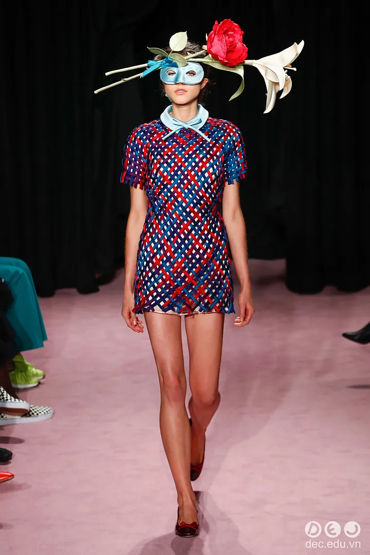 BST-thoi-trang-Viktor-amp-Rolf-Xuan-2018-Couture 11_zpsfwnt5rbh.jpg