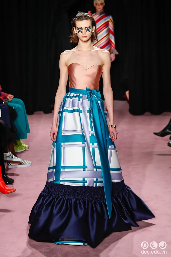 BST-thoi-trang-Viktor-amp-Rolf-Xuan-2018-Couture 13_zpszjcrs5ys.jpg