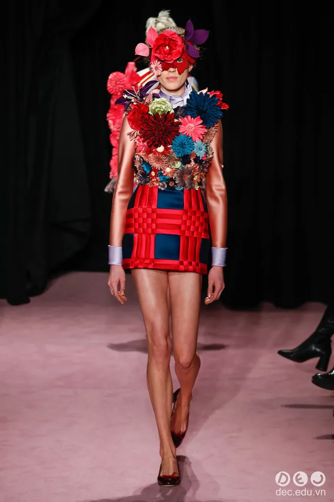 BST-thoi-trang-Viktor-amp-Rolf-Xuan-2018-Couture 16_zps2lemqh4h.jpg