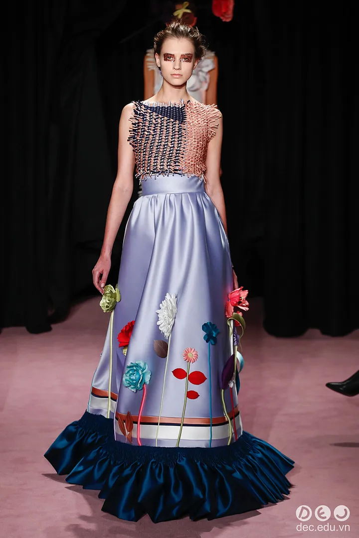 BST-thoi-trang-Viktor-amp-Rolf-Xuan-2018-Couture 19_zpsej3cswg3.jpg