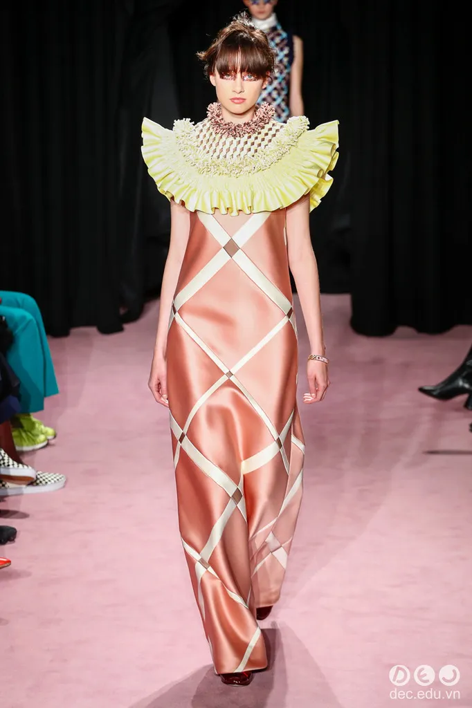 BST-thoi-trang-Viktor-amp-Rolf-Xuan-2018-Couture 2_zpsvs1jacds.jpg