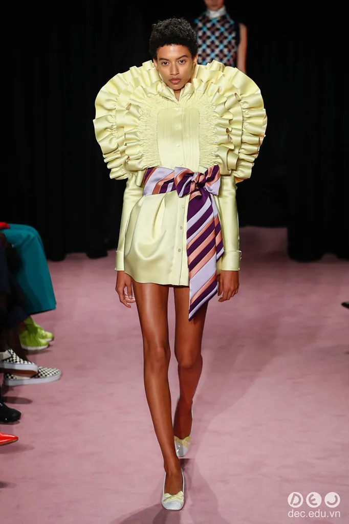 BST-thoi-trang-Viktor-amp-Rolf-Xuan-2018-Couture 4_zpsnubmf7it.jpg