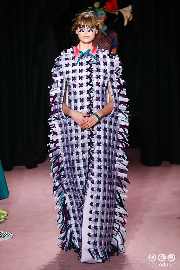 BST-thoi-trang-Viktor-amp-Rolf-Xuan-2018-Couture 8_zpsypgfaqg4.jpg