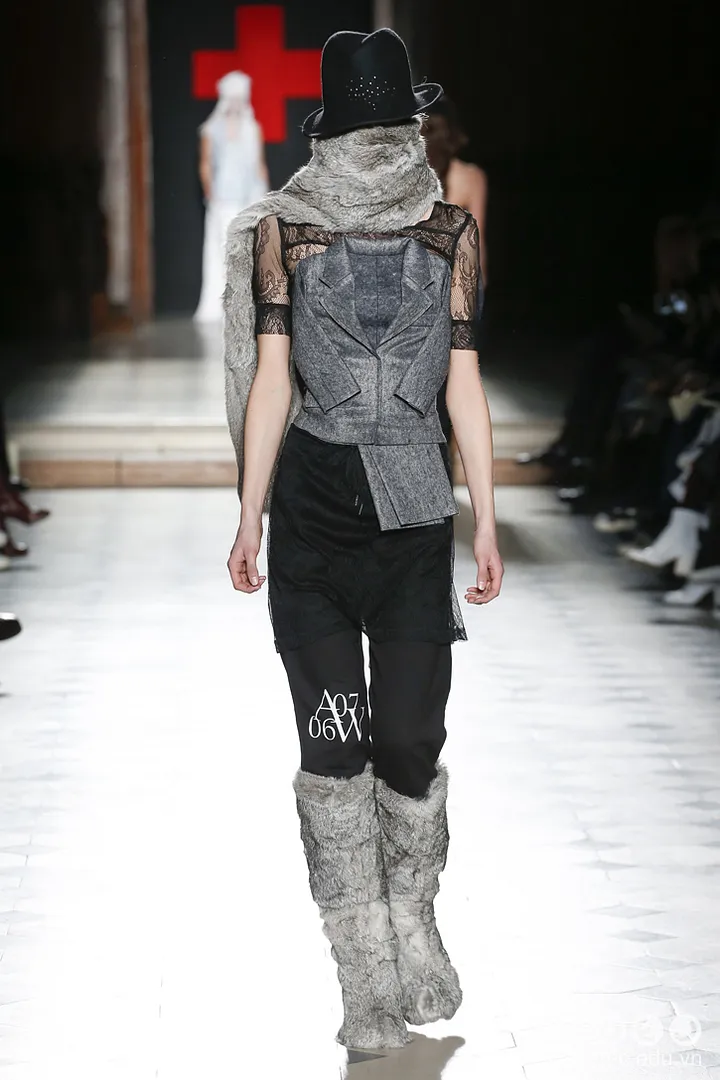 BST-thoi-trang-a-f-vandervorst-Xuan-2018-couture 16_zpszy6ej4uk.jpg