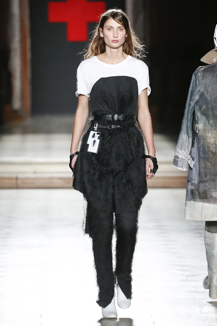 BST-thoi-trang-a-f-vandervorst-Xuan-2018-couture 26_zpscfyx8lrp.jpg