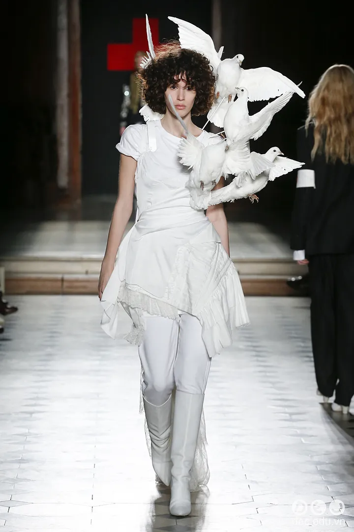 BST-thoi-trang-a-f-vandervorst-Xuan-2018-couture 38_zpszz7s7zyd.jpg