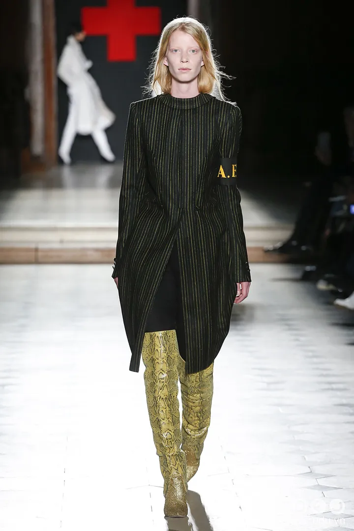 BST-thoi-trang-a-f-vandervorst-Xuan-2018-couture 8_zpszbyuooup.jpg