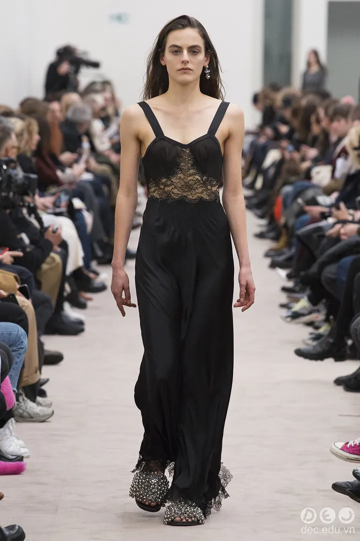 BST-thoi-trang-ready-to-wear-paco-rabanne-thu-dong-2018 16_zpsuhcdd5yo.jpg