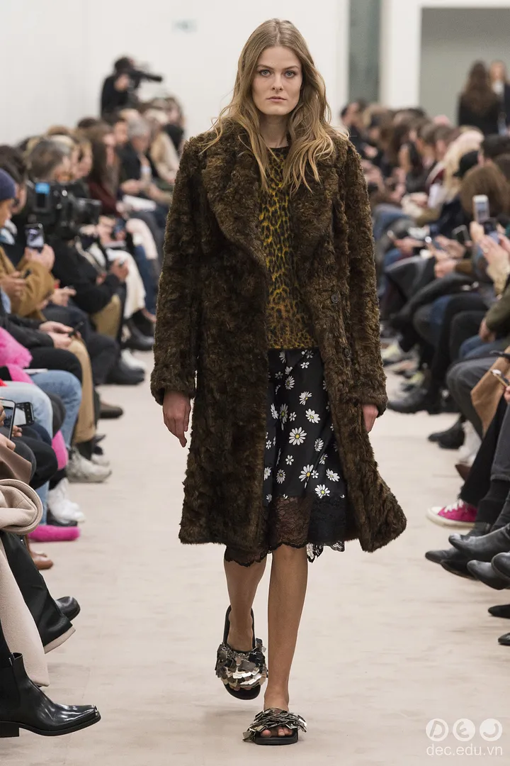 BST-thoi-trang-ready-to-wear-paco-rabanne-thu-dong-2018 17_zpsp4gmnhj7.jpg