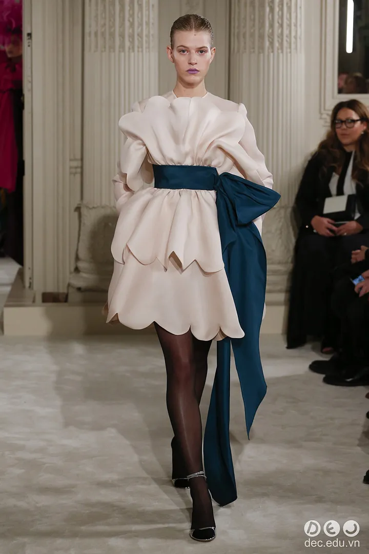 BST-thoi-trang-valentino-Xuan-2018-Couture 24_zpswawrvh0v.jpg