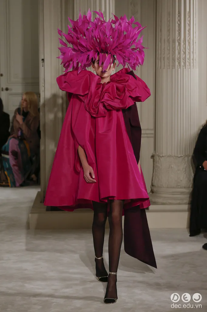 BST-thoi-trang-valentino-Xuan-2018-Couture 25_zpsm8mddbdp.jpg