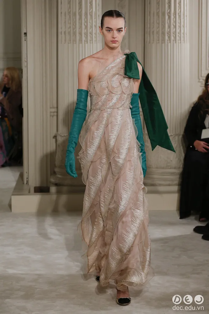  BST-thoi-trang-valentino-Xuan-2018-Couture 30_zpshmkvrxgi.jpg