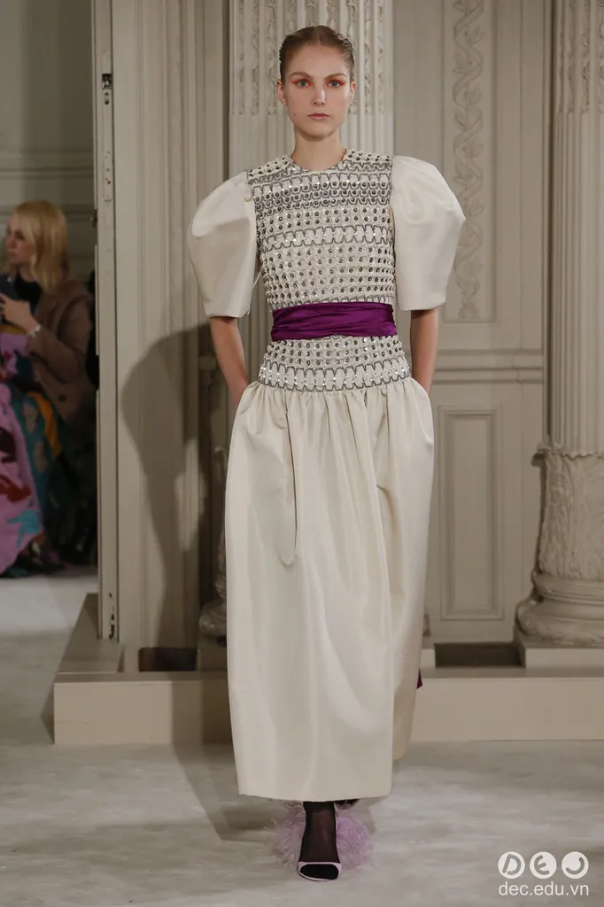 BST-thoi-trang-valentino-Xuan-2018-Couture 38_zpssvxtkztz.jpg