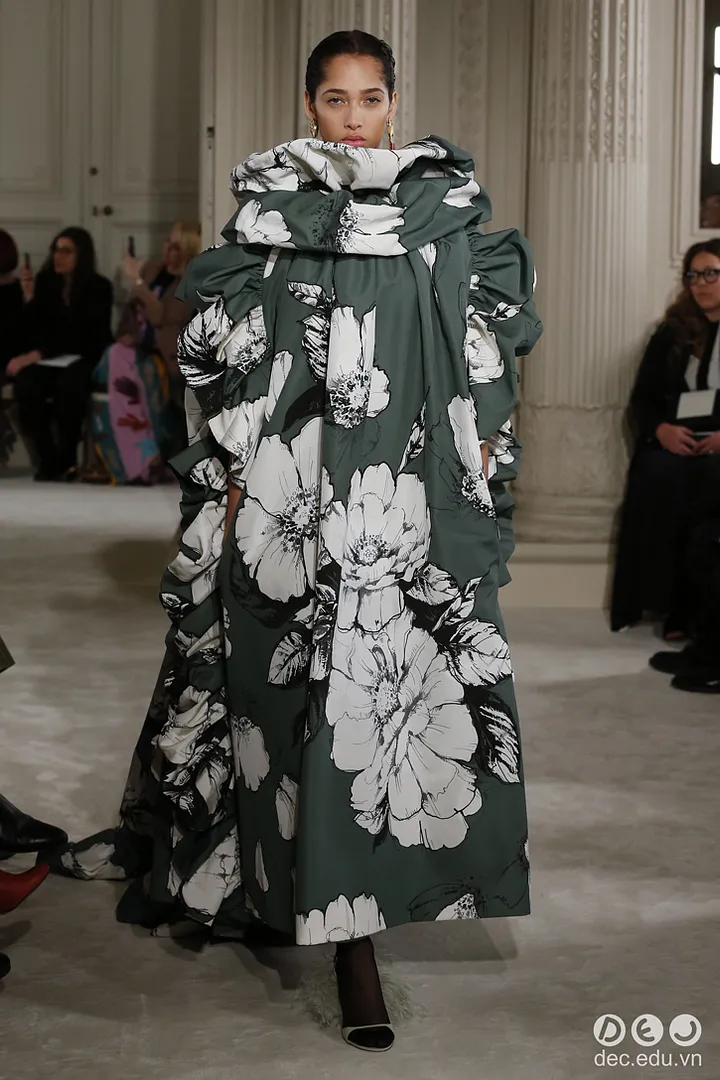 BST-thoi-trang-valentino-Xuan-2018-Couture 46_zpssmv9dvqv.jpg