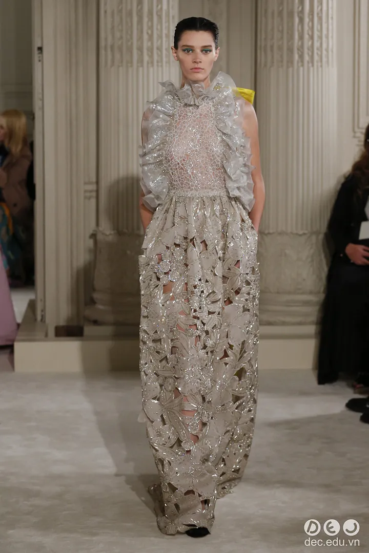 BST-thoi-trang-valentino-Xuan-2018-Couture 49_zpsiasqhhub.jpg