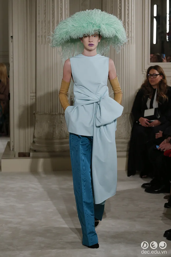 BST-thoi-trang-valentino-Xuan-2018-Couture 4_zpswsysqlet.jpg