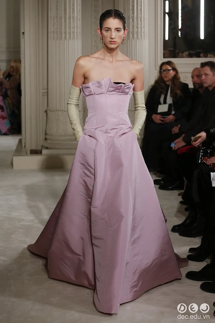 BST-thoi-trang-valentino-Xuan-2018-Couture 50_zps3ewsmm9n.jpg