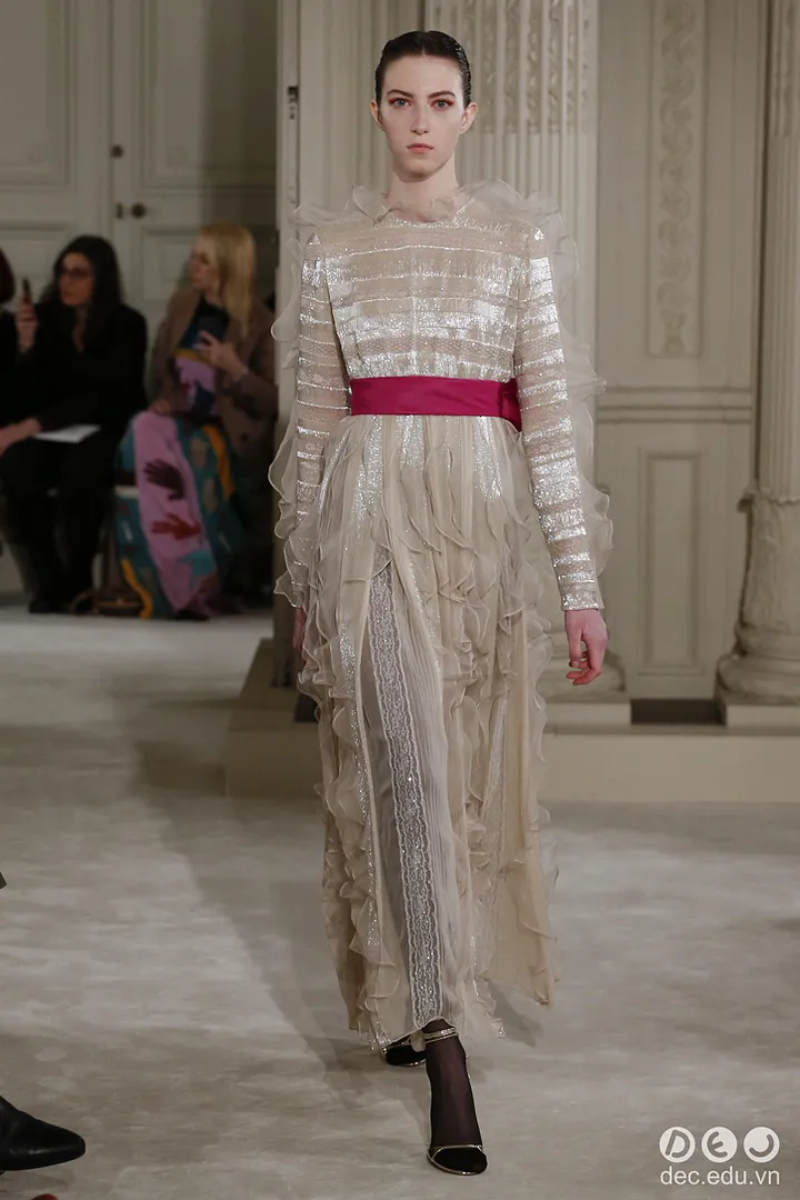 BST-thoi-trang-valentino-Xuan-2018-Couture 51_zpscjdnovik.jpg
