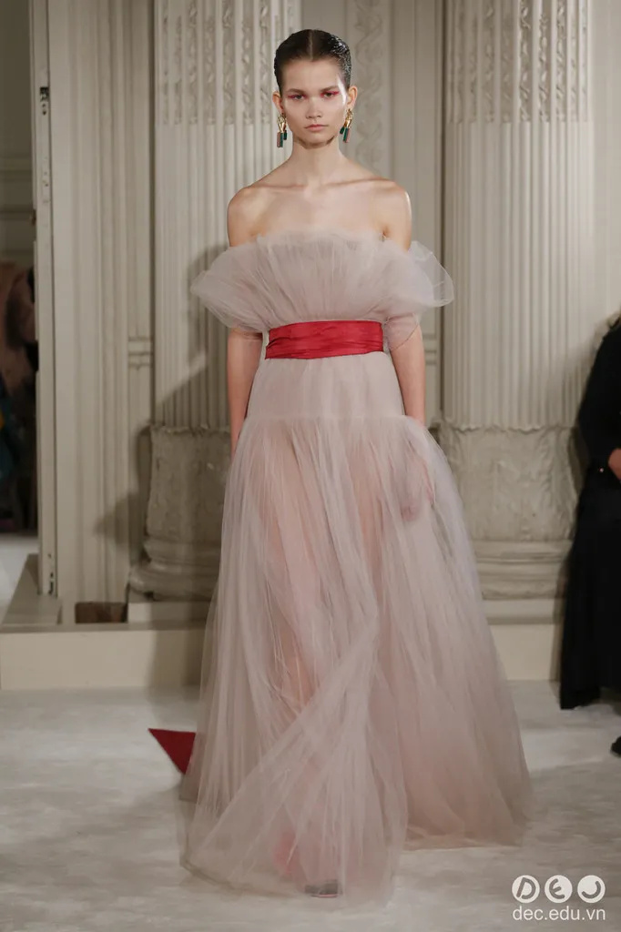 BST-thoi-trang-valentino-Xuan-2018-Couture 58_zpsc6uvd5rp.jpg